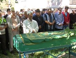 A.Gazi talihsiz kadına ağlıyor